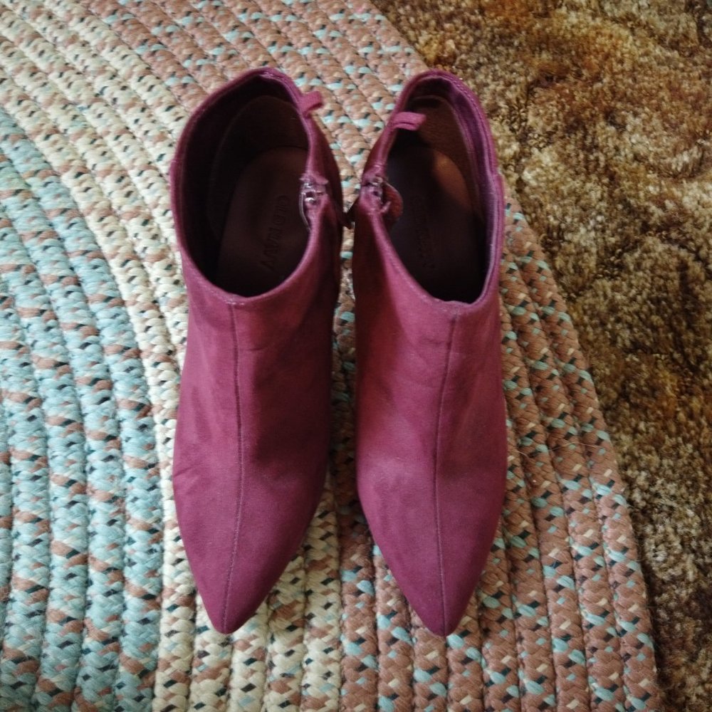 Old Navy Wine Ankle Boots Sz 7 3.25" Heels